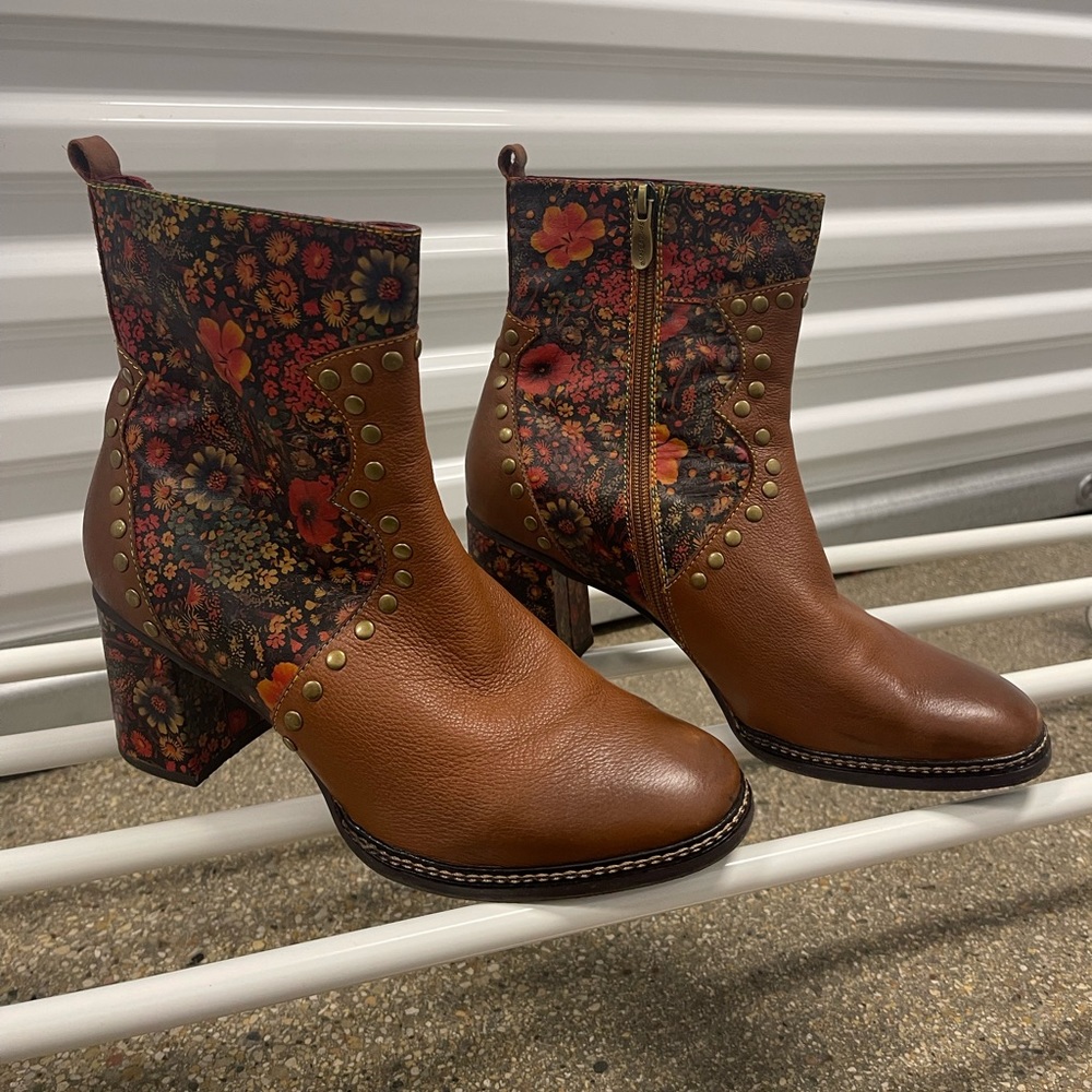 Spring Step L’ARTISTE Flowered Leather Boots